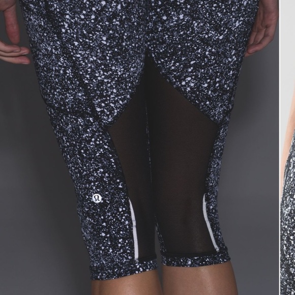 lululemon athletica Pants - Like New Size 12 Lululemon Outrun 17" Crop
Splatter White Black / Black